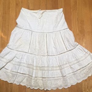 Eyelet skirt knee length size Medium fit flare
